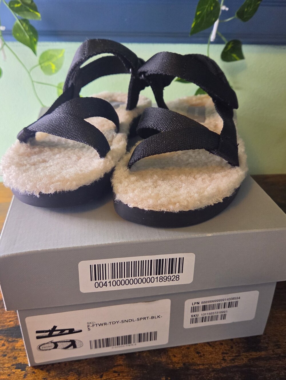 Everlane ReNew Teddy Sport Sandals Womens 5 Black Gorpcore Cozy Minimalist NIB